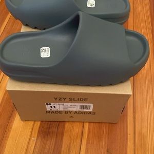 Yeezy Slide Slate Grey Size 11 Brand New